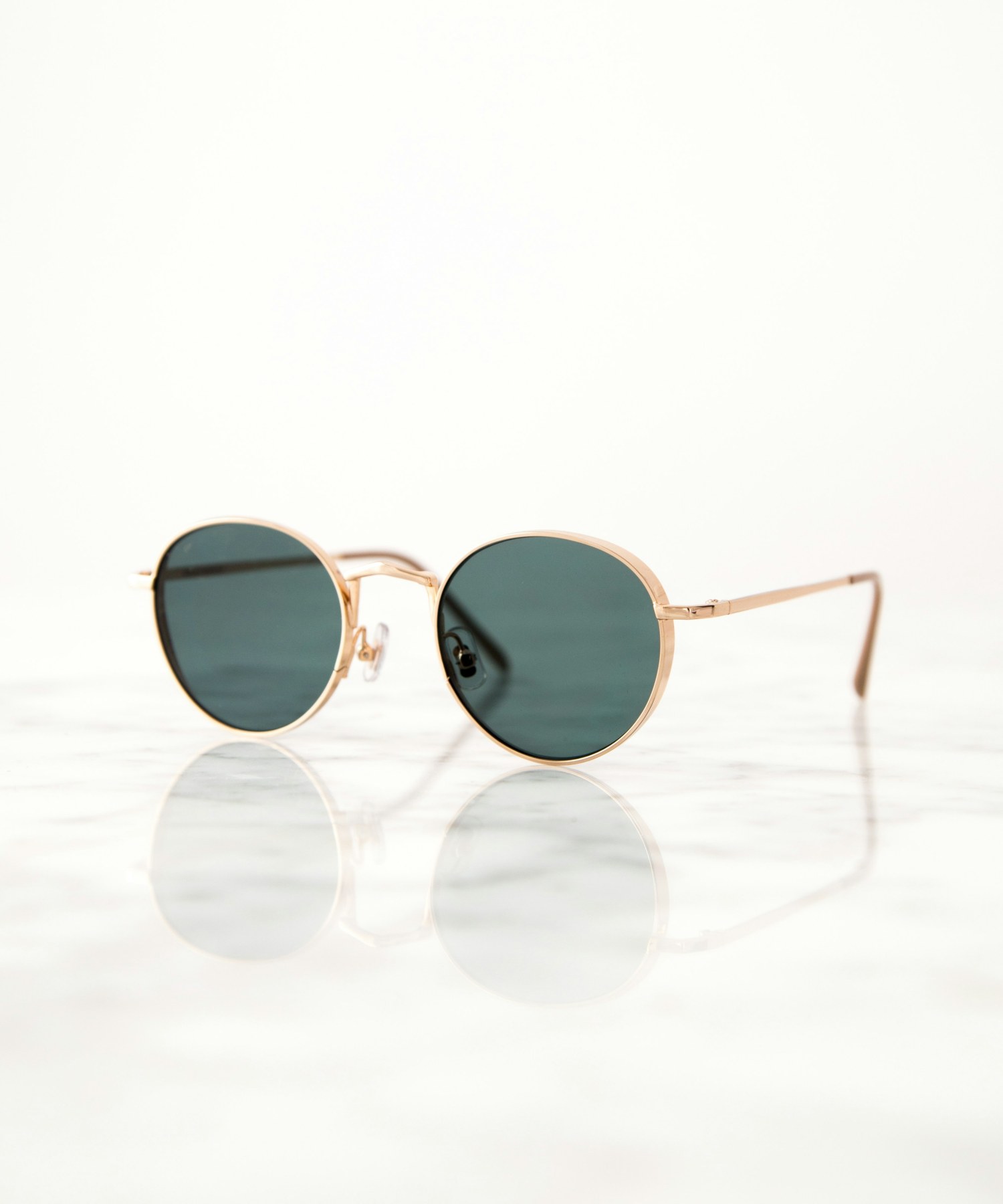 Iconic sunglasses in a premium editorial