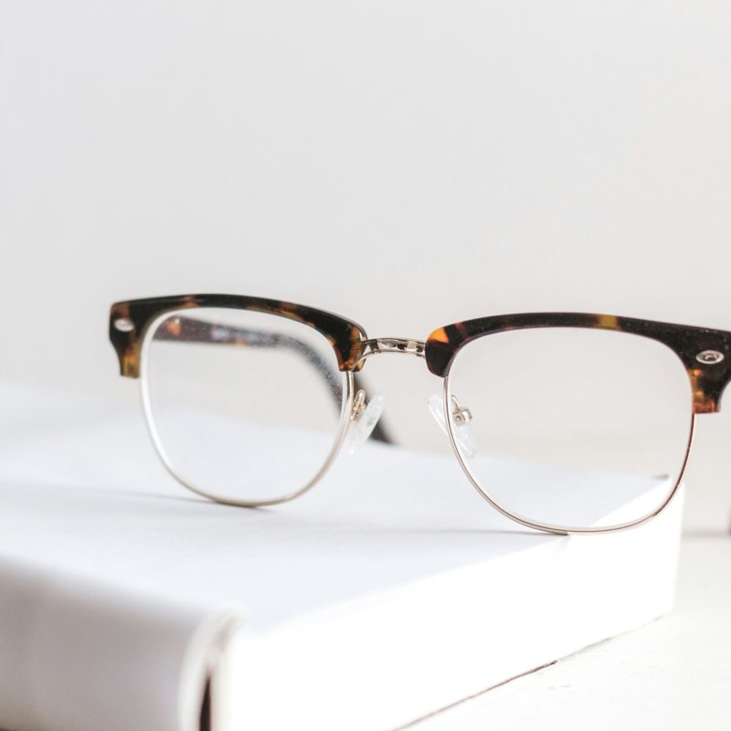 Optical frame in a minimal interior